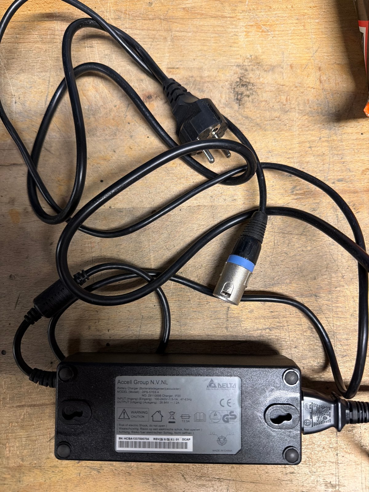 Sparta ION Acculader - Delta Electronics 29.4V 2A, Ophalen of Verzenden, Gebruikt