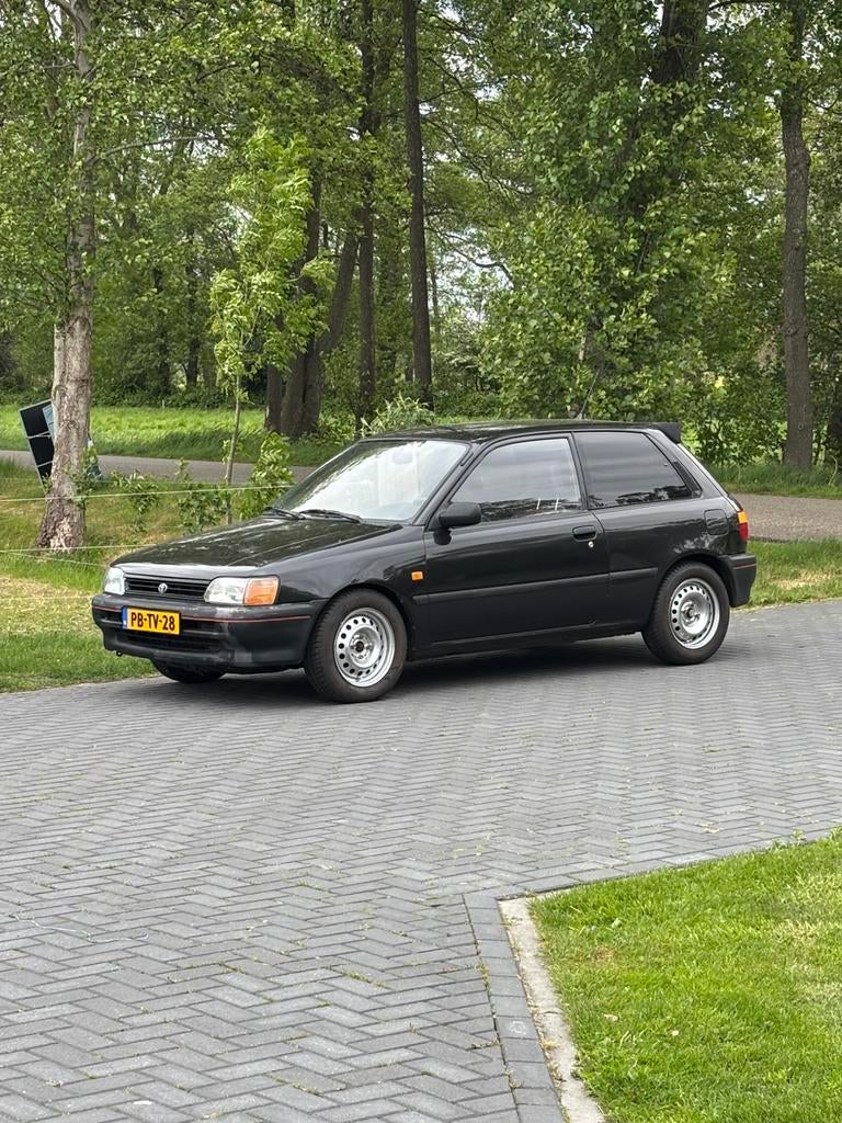 Toyota Starlet 1.3 XLI 12V E2 1996 Zwart, 4 cilinders, Zwart, Origineel Nederlands, Bedrijf
