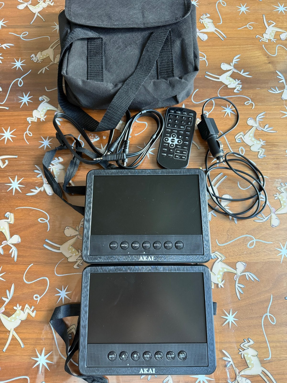 Akai Portable DVD Speler (2 schermen) - APD710T, Gebruikt, Draagbaar, Ophalen of Verzenden, Overige merken