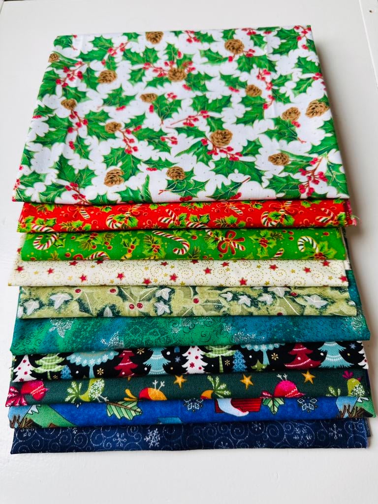 10 vrolijke kerst quilt stoffen , quiltstoffen, Hobby en Vrije tijd, Overige kleuren, Nieuw, Ophalen of Verzenden, 30 tot 120 cm
