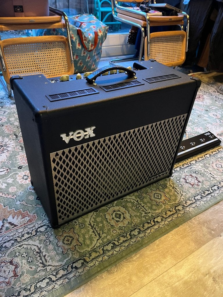 Vox Valvetronix VT50 gitaarversterker + VFS5 footswitch, Ophalen, Gebruikt, Gitaar, 50 tot 100 watt