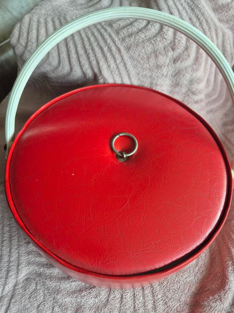 Vintage Ronde Naaidoos Rood met Handvat, Hobby en Vrije tijd, Naaien en Fournituren, Ophalen of Verzenden, Gebruikt, Overige typen