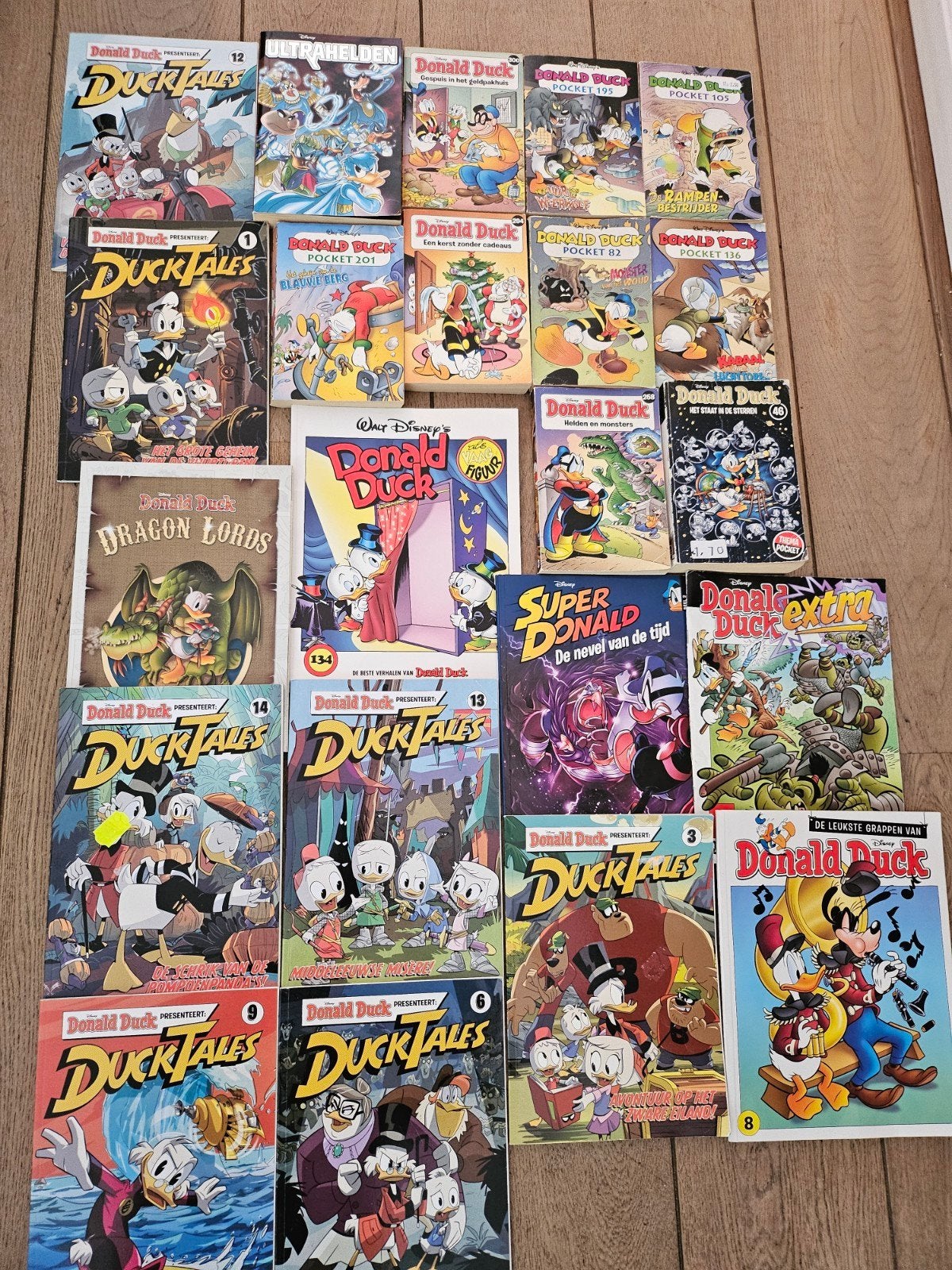 Donald Duck pocket en strips, Meerdere comics, Ophalen of Verzenden, Zo goed als nieuw, Europa