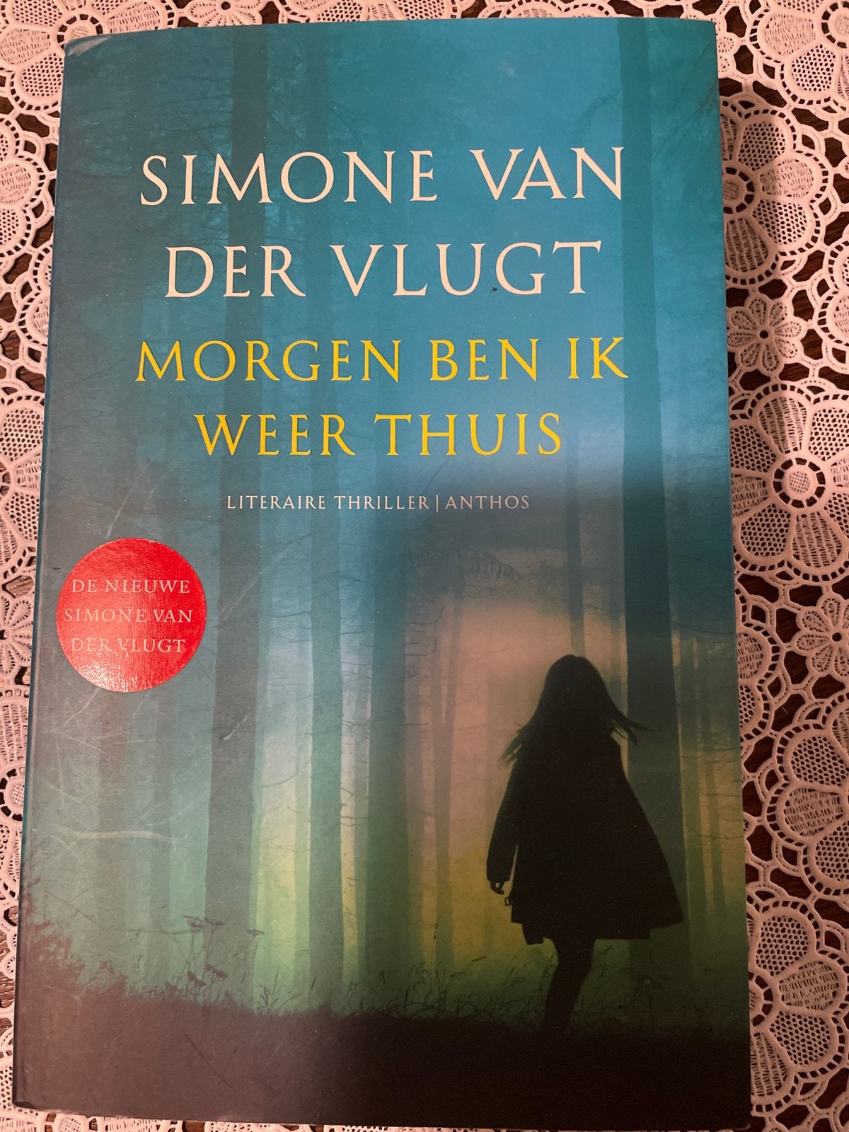 Simone van der Vlugt - Morgen ben ik weer thuis, Ophalen of Verzenden, Zo goed als nieuw, Nederland