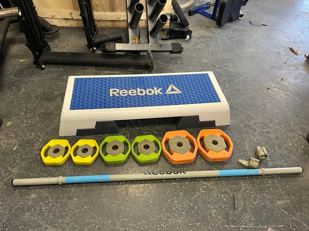 Reebok rep bodypump set 20 kg met step, Sport en Fitness, Fitnessmaterialen, Gebruikt, Met step, Ophalen of Verzenden, Rep set 20 kg