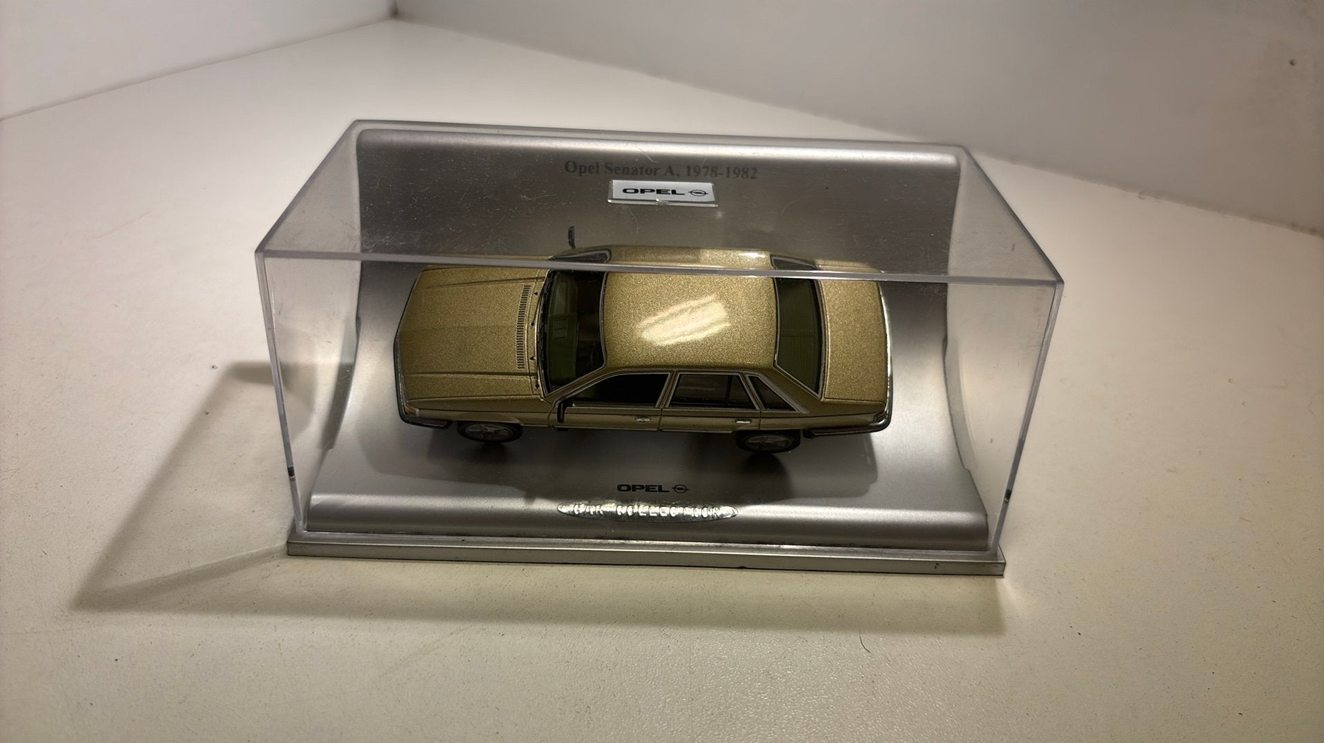 Opel senator a 1978 -1982 schuco 1.43, Auto, Ophalen of Verzenden, Schuco, A