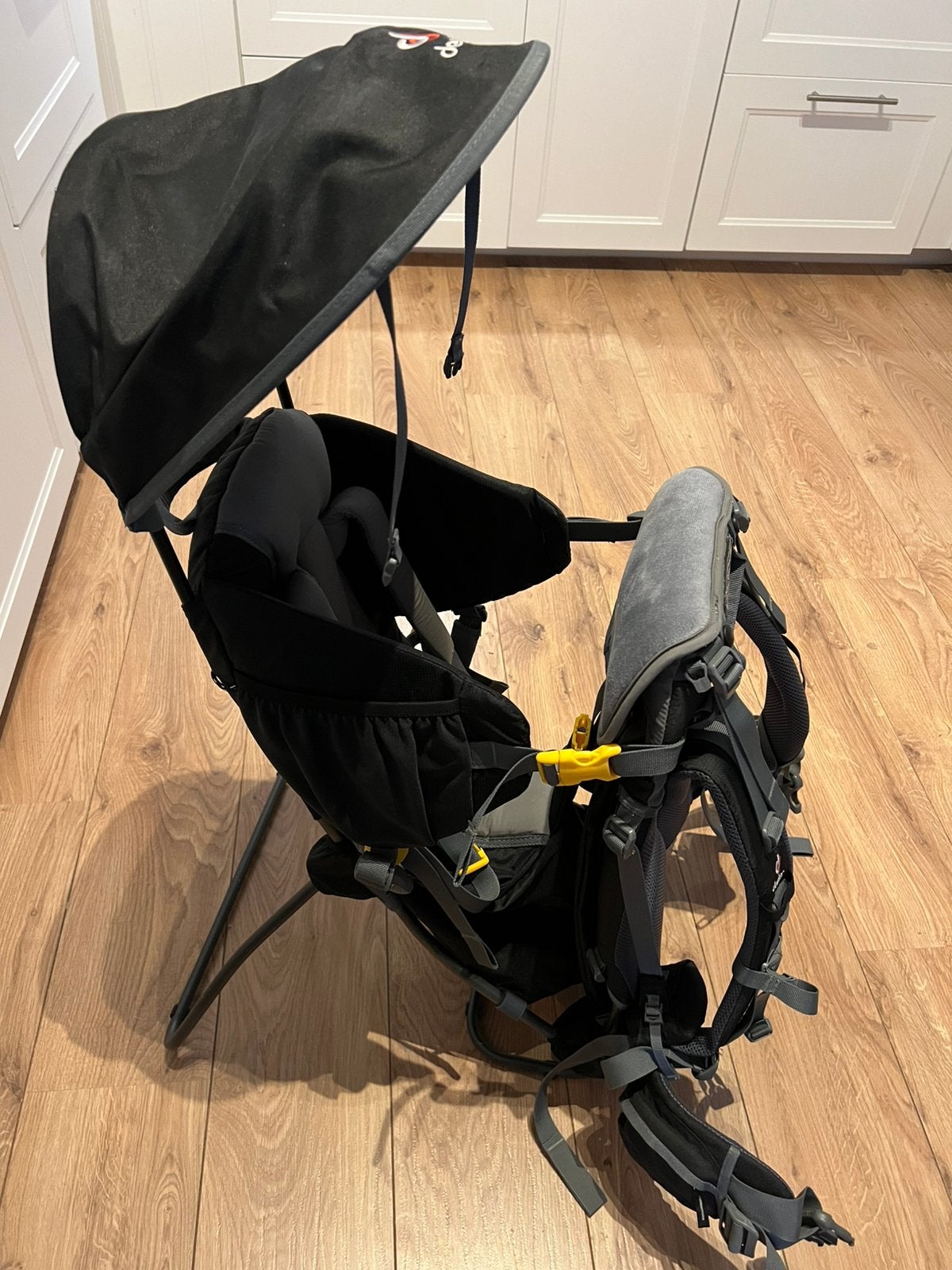 Deuter Kinderdrager / Draagrugzak met zonnekap – Zwart, Kinderen en Baby's, Overige typen, Zo goed als nieuw, Rug, Ophalen