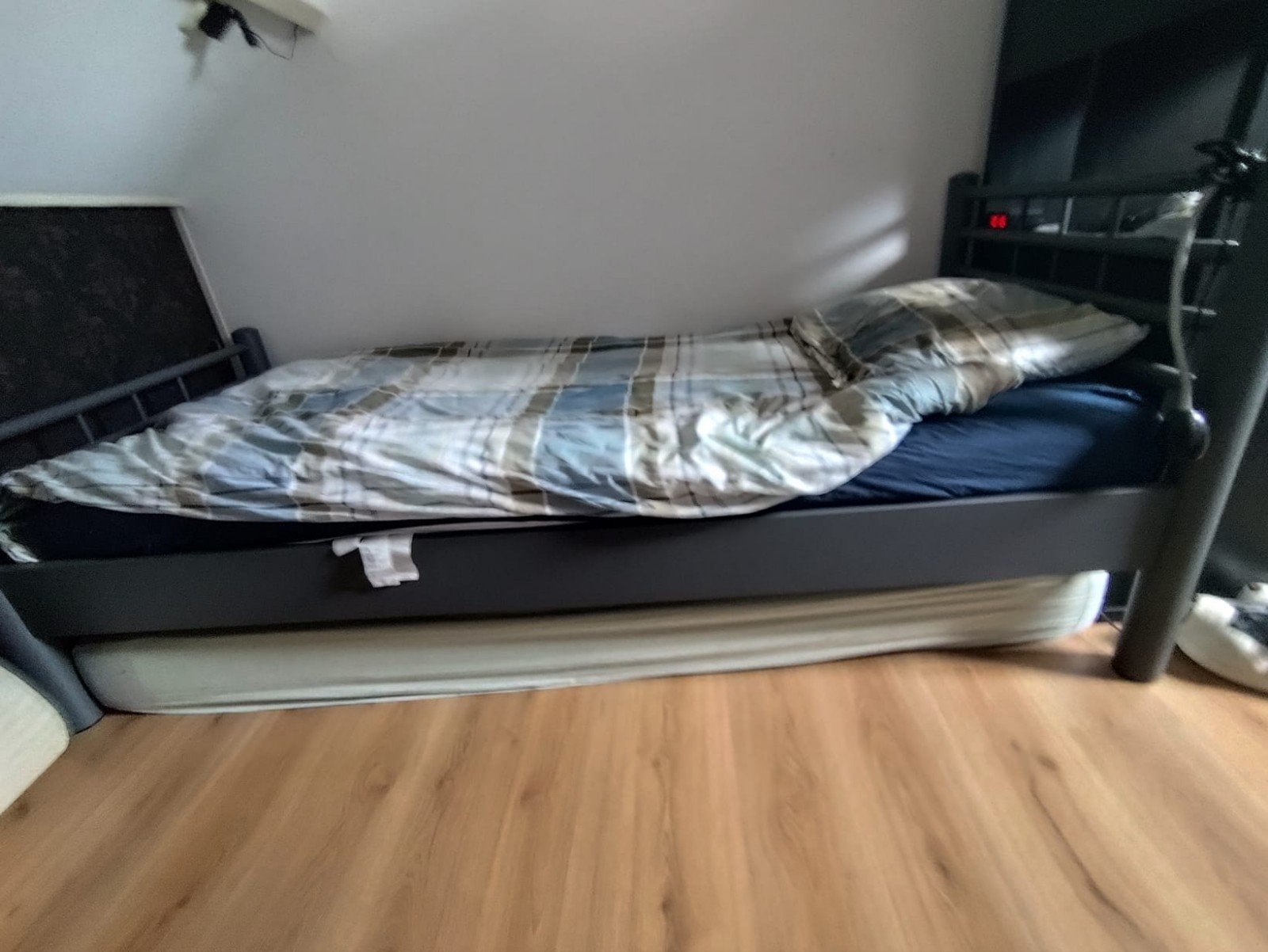 Prachtig stevig bed 90x210, Ophalen, Zo goed als nieuw, Eenpersoons