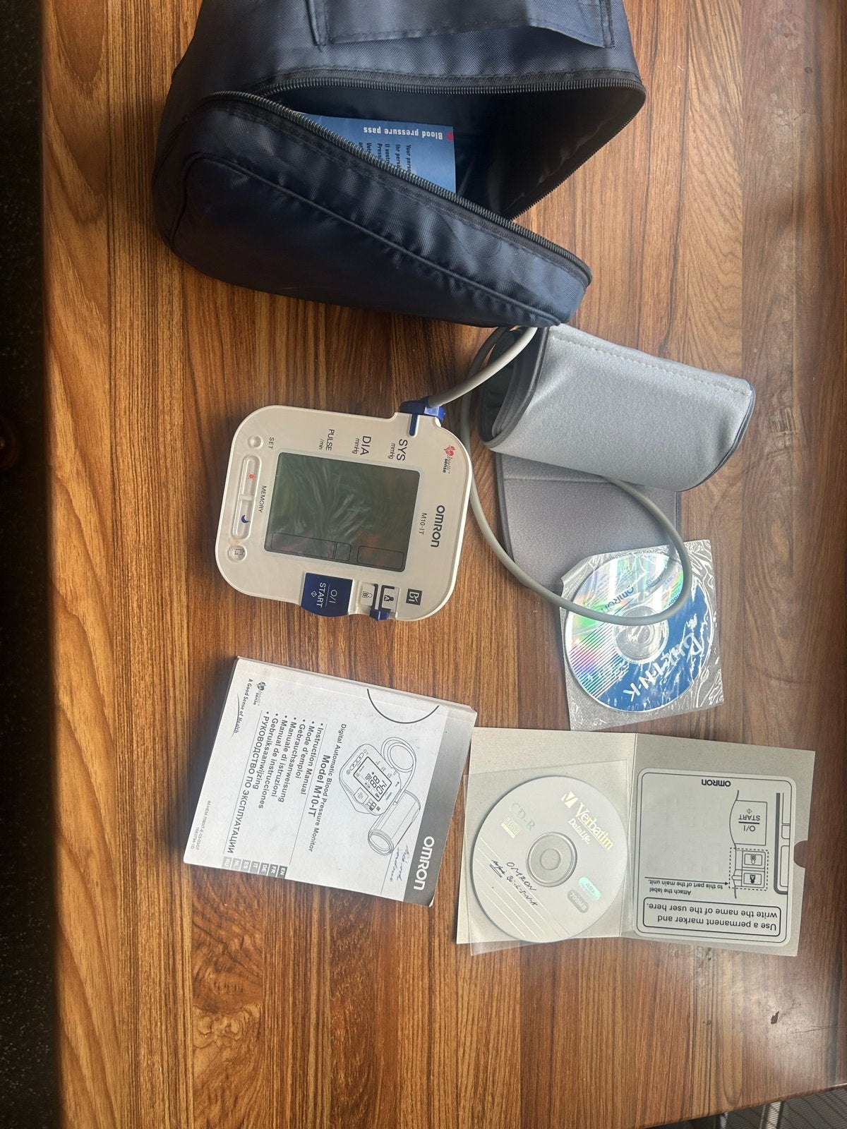Omron M10-IT Bloeddrukmeter met manchet en software, Ophalen, Zo goed als nieuw, Overige typen