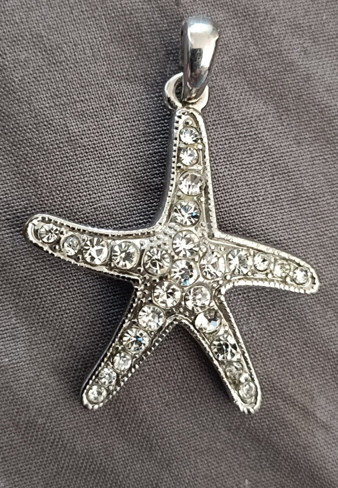 Zilverkleurige Zeester Hanger/Bedel met Strass Steentjes, Overige materialen, Ophalen of Verzenden, Zo goed als nieuw, Zilver