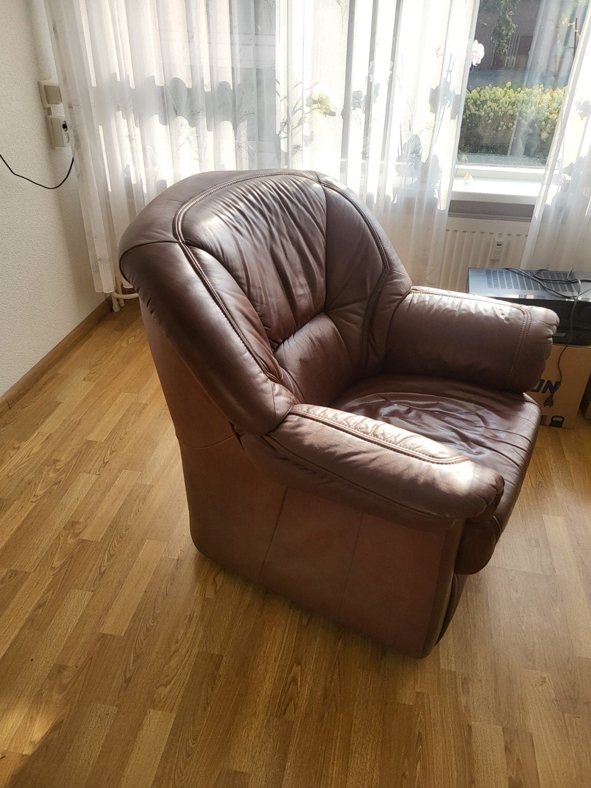 Comfortabele bruine leren fauteuil, Ophalen, Gebruikt, Klassiek, Comfortabel, 75 tot 100 cm