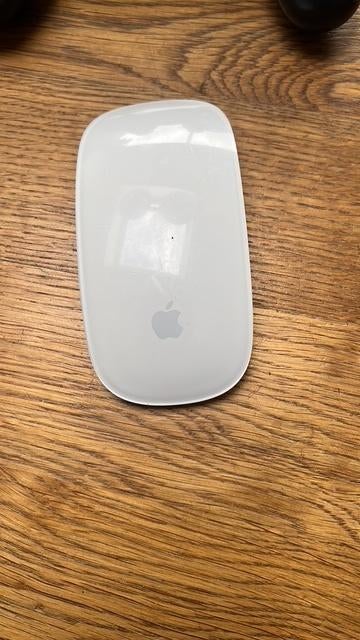 Onderdeel van een macbook oplader en soort muis, Computers en Software, Apple Macbooks, Gebruikt, 13 inch, Ophalen of Verzenden