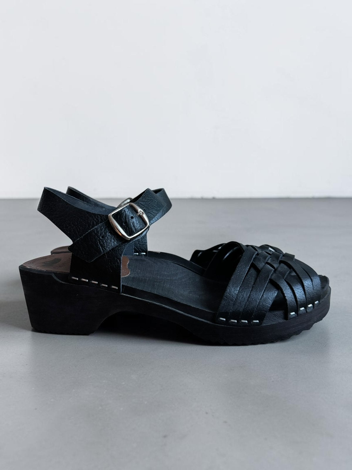 Euro Clogs Alstermo zwart leren maat 40 clogs sandalen, Kleding | Dames, Zwart, Zo goed als nieuw, Sandalen of Muiltjes, Ophalen of Verzenden