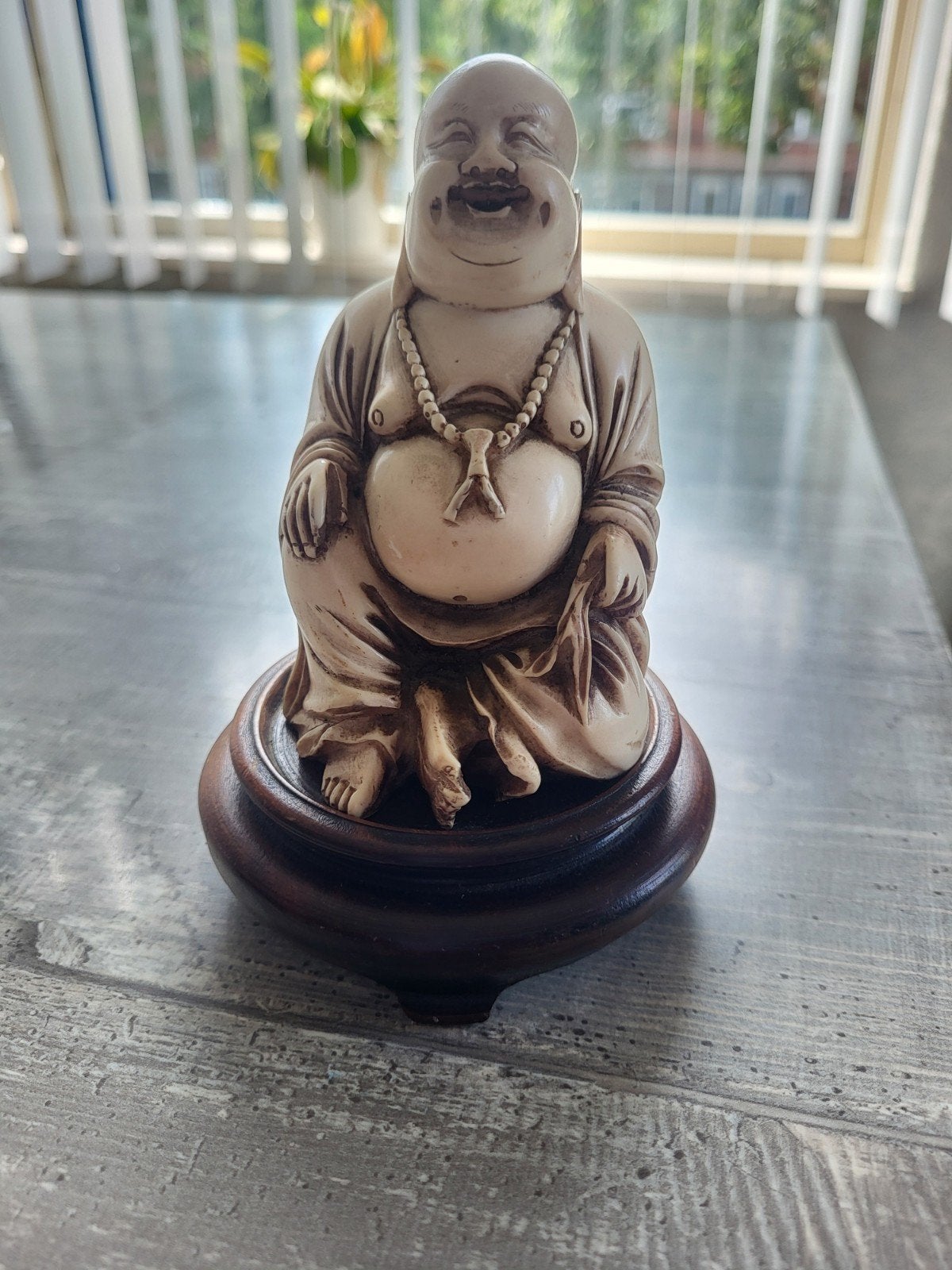 Lachende Boeddha beeldje op sokkel, Met sokkel, Beige, Ophalen of Verzenden, Zo goed als nieuw