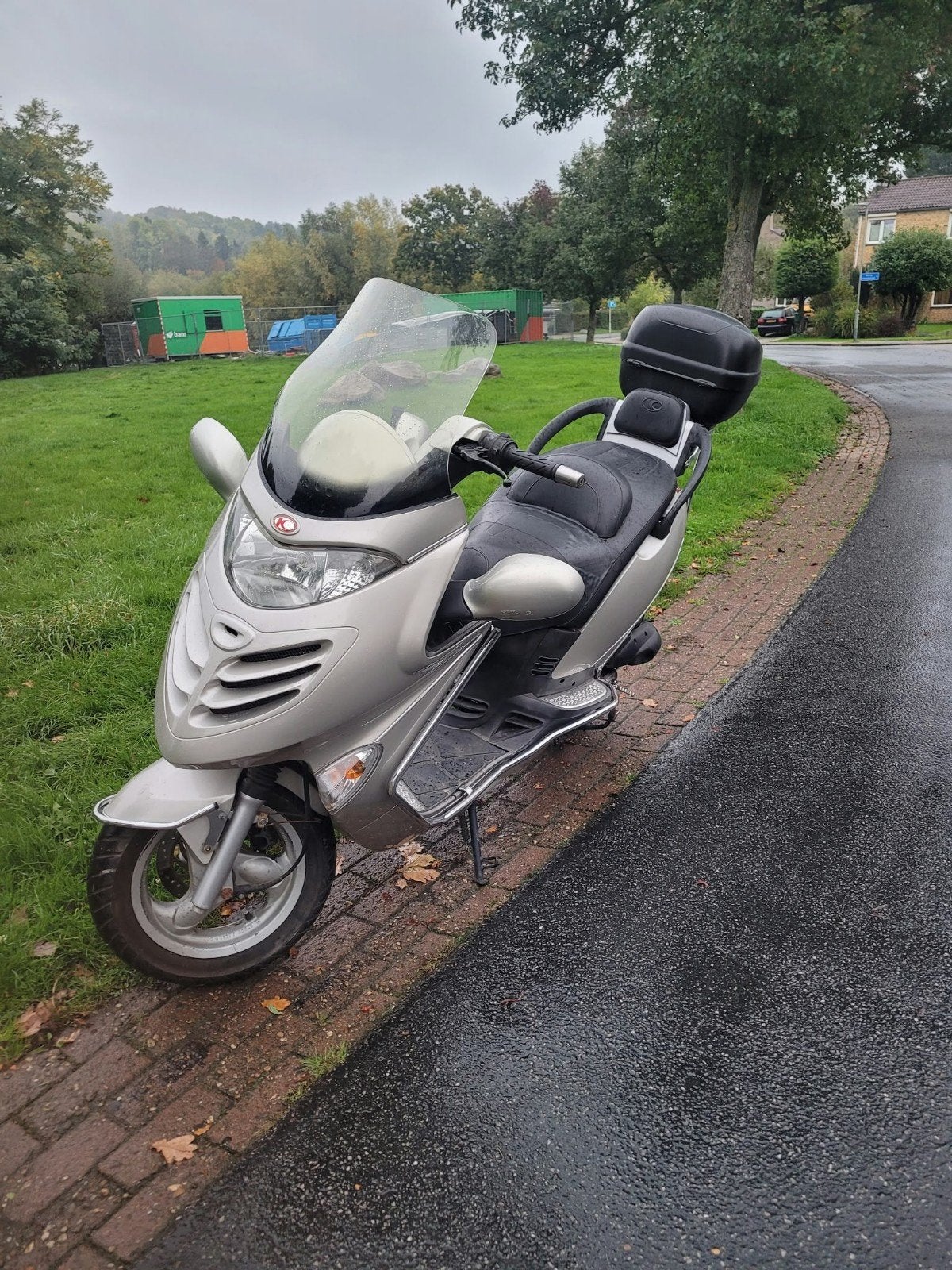 Kymco grand dink scooter - Nieuwe cilinder, loopt soepel, Fietsen en Brommers, Ophalen, Gebruikt, Maximaal 45 km/u, People S