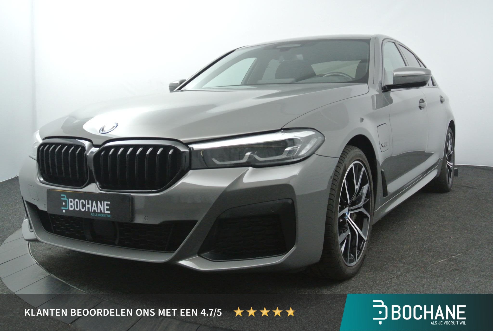 BMW 5-serie 545e xDrive M-Sport | Shadow Line | Parking Pack, Stof, Gebruikt, 394 pk, Plug-in hybride