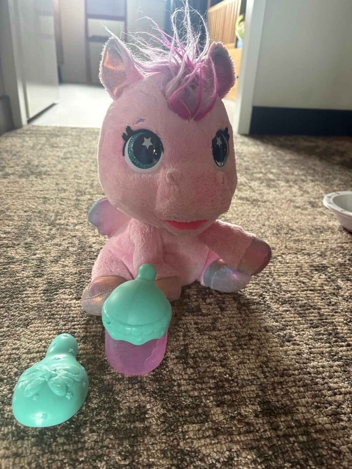 Roze Eenhoorn Knuffel met Flesje - Zo Goed als Nieuw, Ophalen, Eenhoorn, Zo goed als nieuw, Met kleding of accessoire