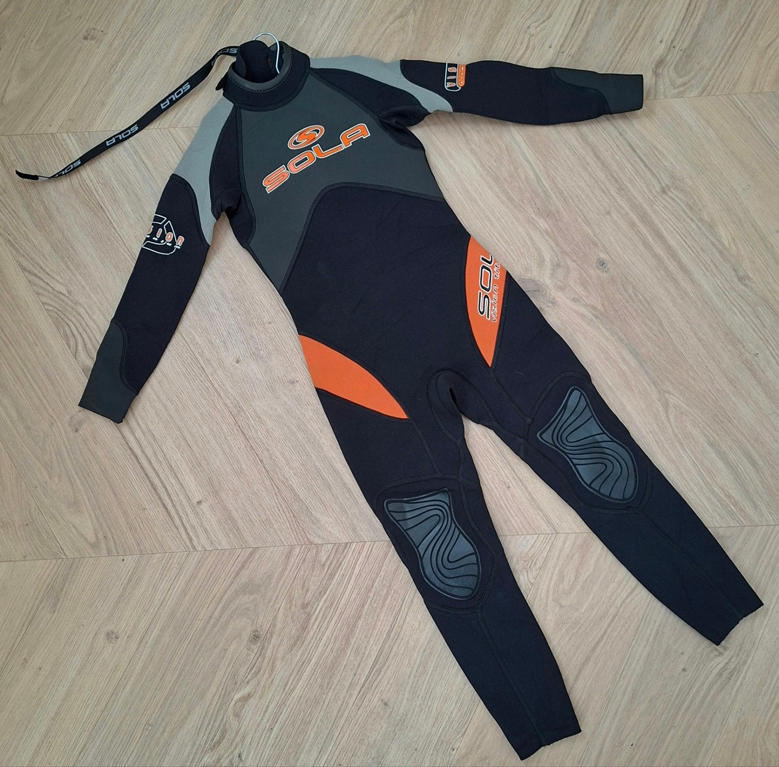 Sola kinder wetsuit SML (maat 122/128), Ophalen, Zo goed als nieuw, Kind, Sola