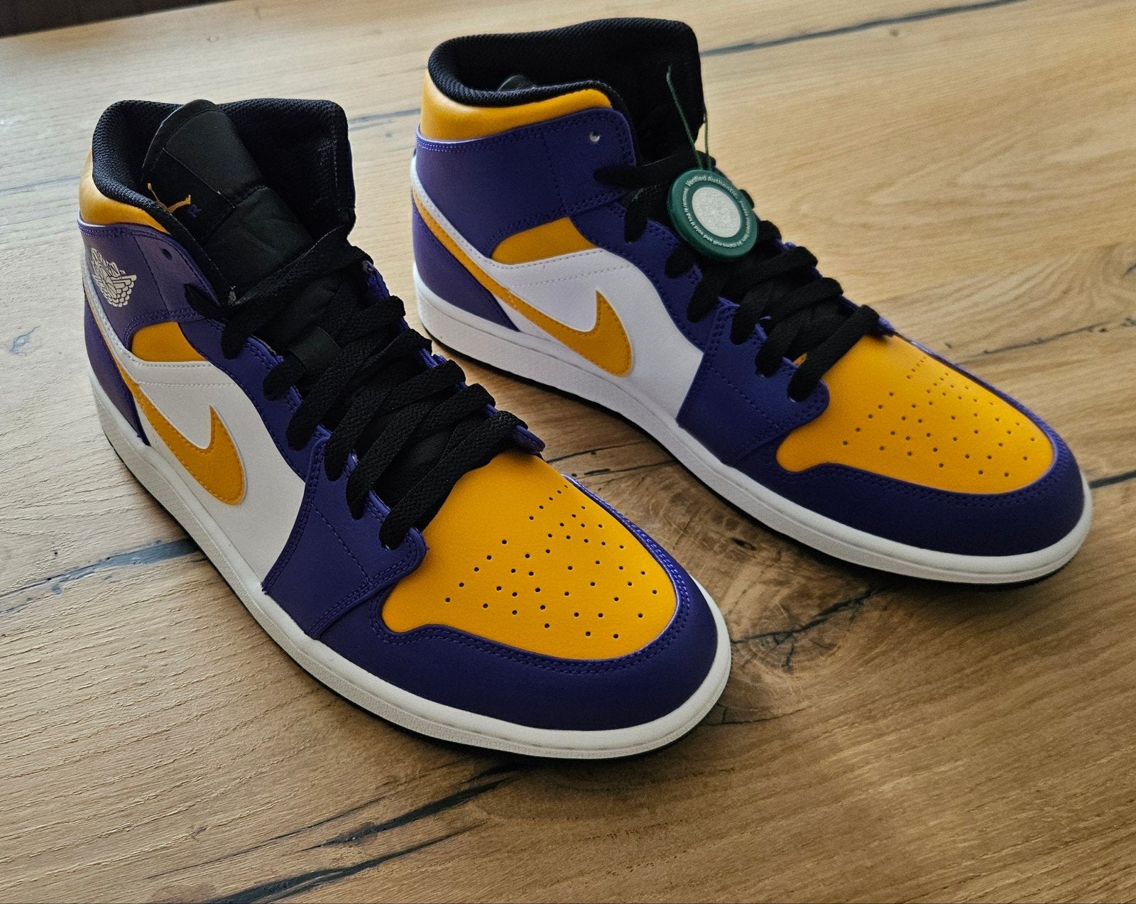 *NIEUW* Nike Air Jordan 1 Mid Lakers (Maat 45), Overige kleuren, Nieuw, Ophalen of Verzenden, Sneakers of Gympen