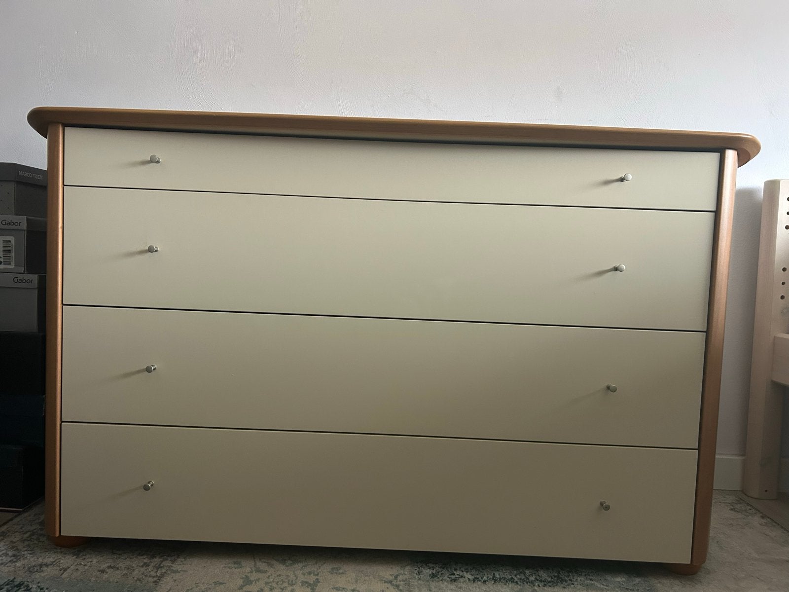 Commode met 4 laden - Crème / Hout -met bijbehorende spiegel, Ophalen, 100 tot 150 cm, Zo goed als nieuw, 3 of 4 laden