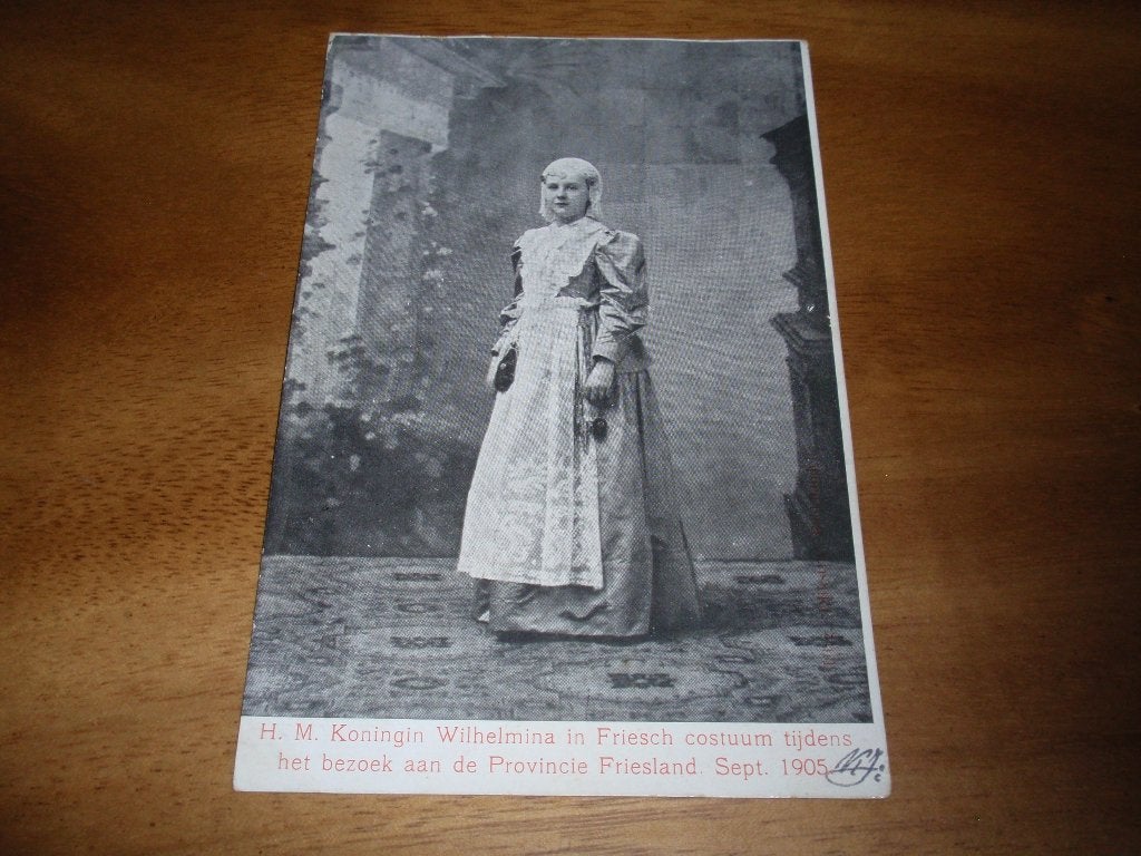 Koningin Wilhelmina in Fries kostuum Friesland Klederdracht, Verzenden, Voor 1920, Gelopen, Klederdracht