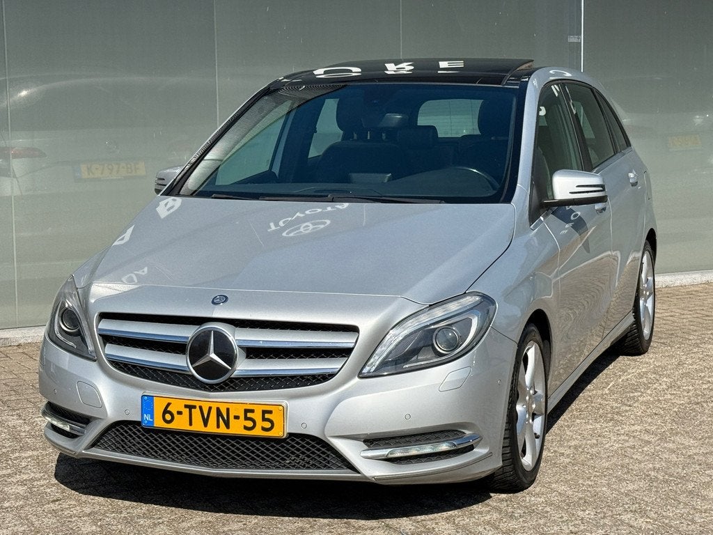 Mercedes-Benz B-klasse 180 Ambition Pano|Navi|PDC|Trekhaak, Auto's, Mercedes-Benz, 1325 kg, Gebruikt, 4 cilinders, Leder en Stof