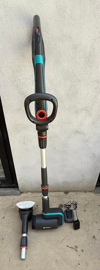 Gardena multireiniger incl lader/batterij en extra borstel, Tuin en Terras, Hogedrukreinigers, Ophalen, Zo goed als nieuw, Accu