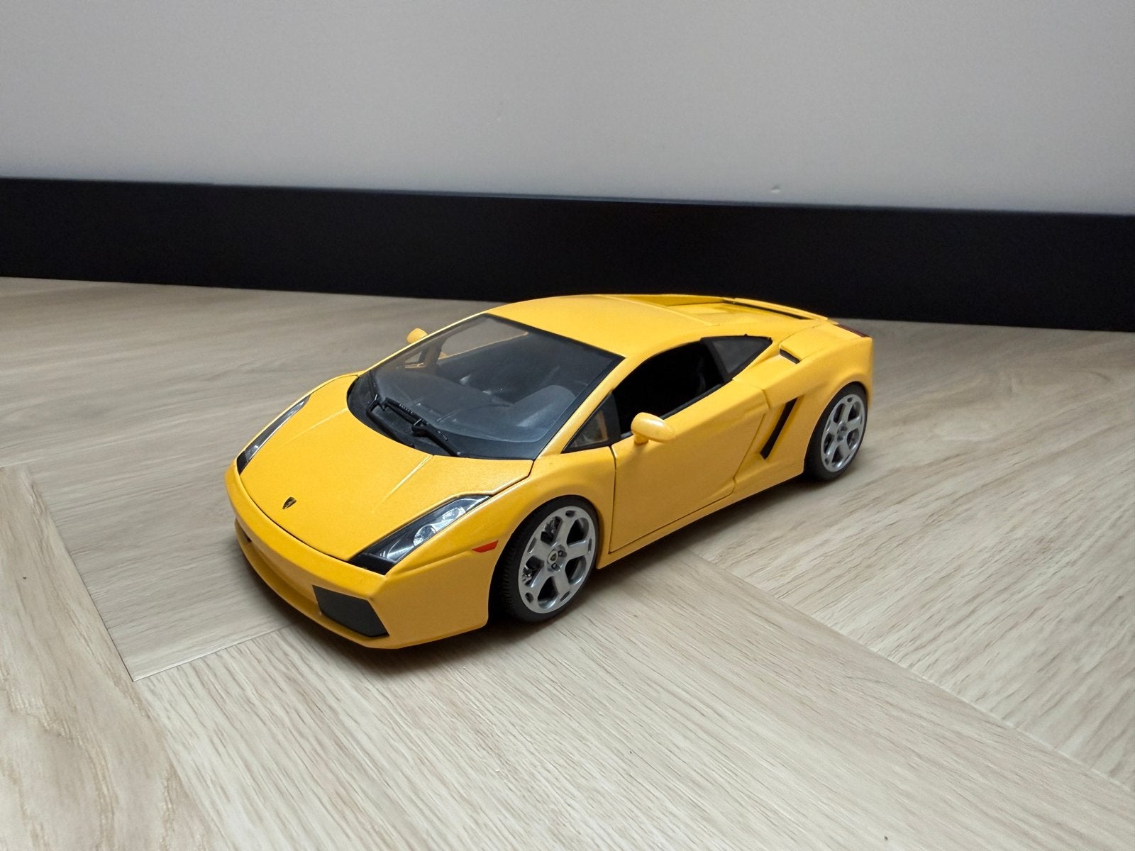 Maisto Lamborghini Gallardo Geel 1/18, Ophalen of Verzenden, Zo goed als nieuw, Maisto