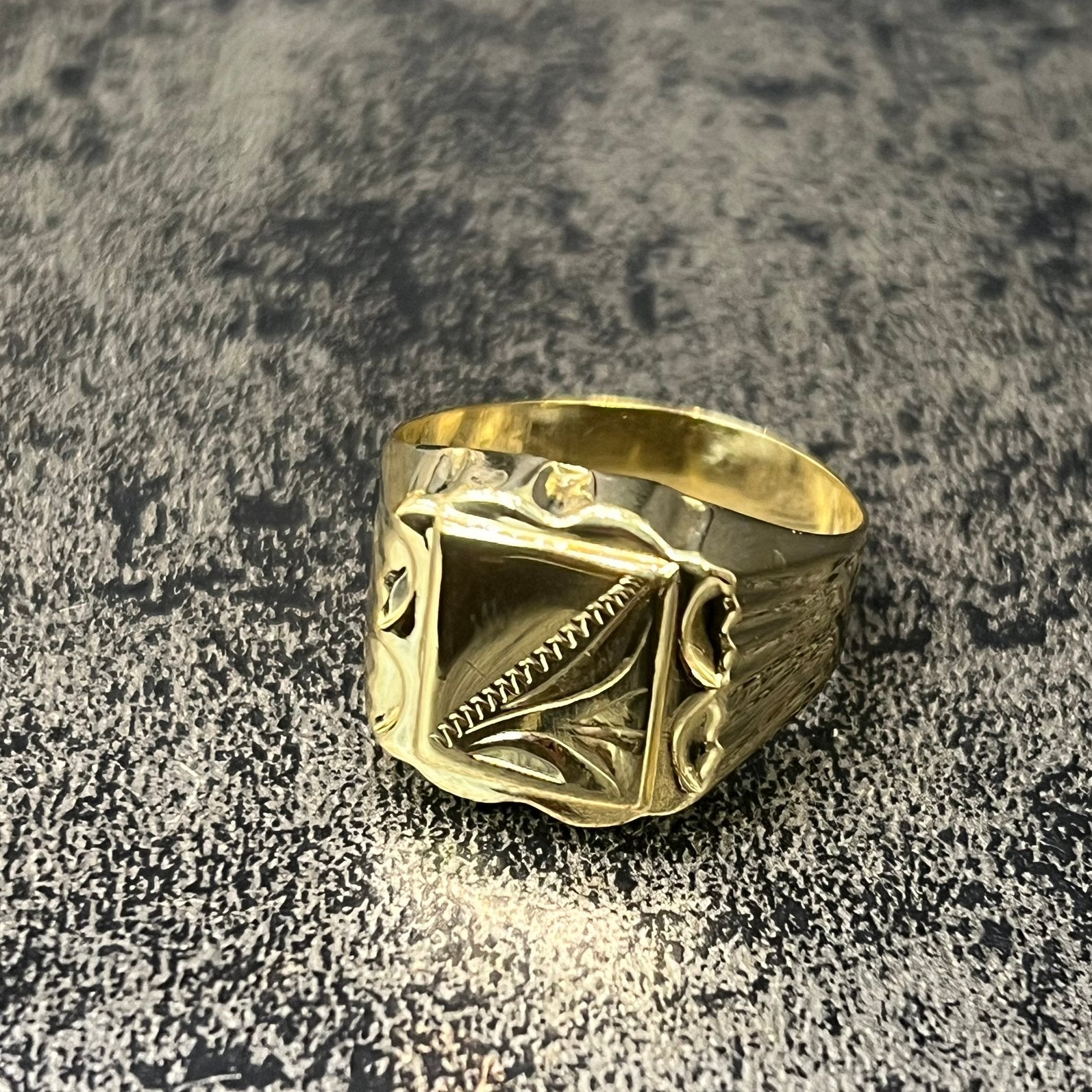 14 karaat gouden ring zegelring prachtig model, Ophalen of Verzenden, Zo goed als nieuw, Goud, Dame