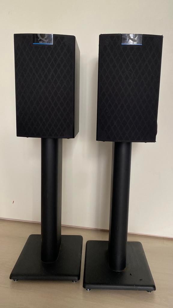 Kef Q10 monitoren op stands q10, Zo goed als nieuw, 60 tot 120 watt, Front, Rear of Stereo speakers, Ophalen