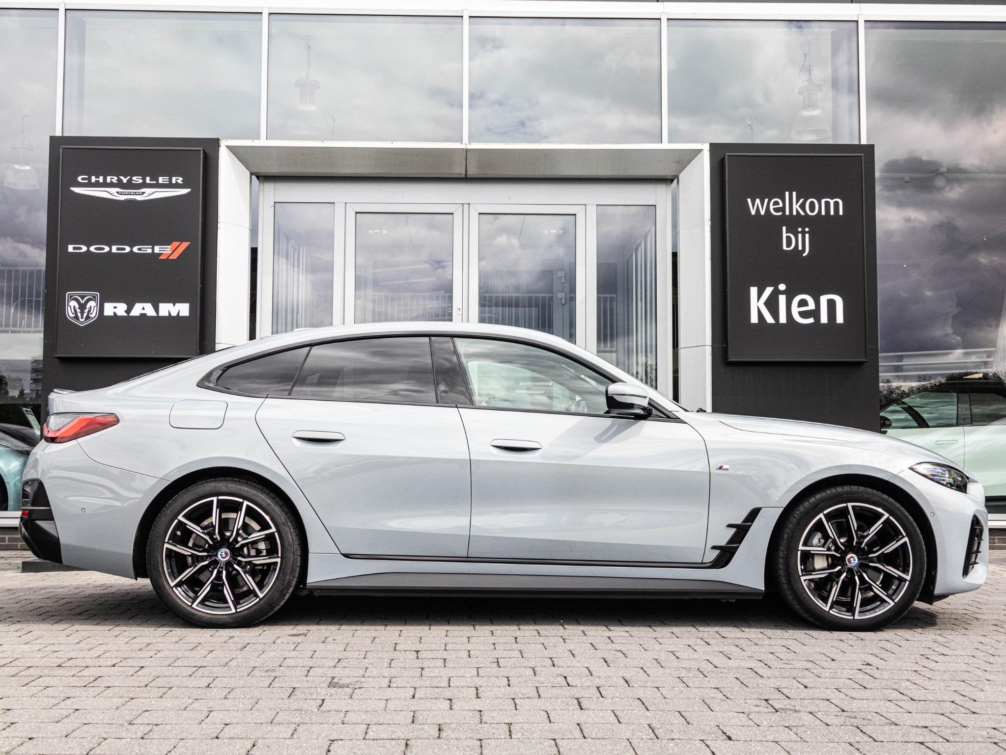 BMW i4 eDrive40 84 kWh M-Sportpakket, Auto's, Achterwielaandrijving, Parkeersensor, 340 pk, Origineel Nederlands