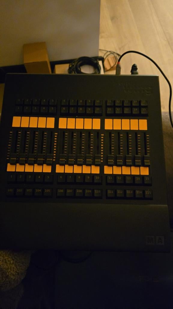 MA2 Faderwing - OnPC Fader Wing, Muziek en Instrumenten, Ophalen, Gebruikt, 10 tot 20 kanalen