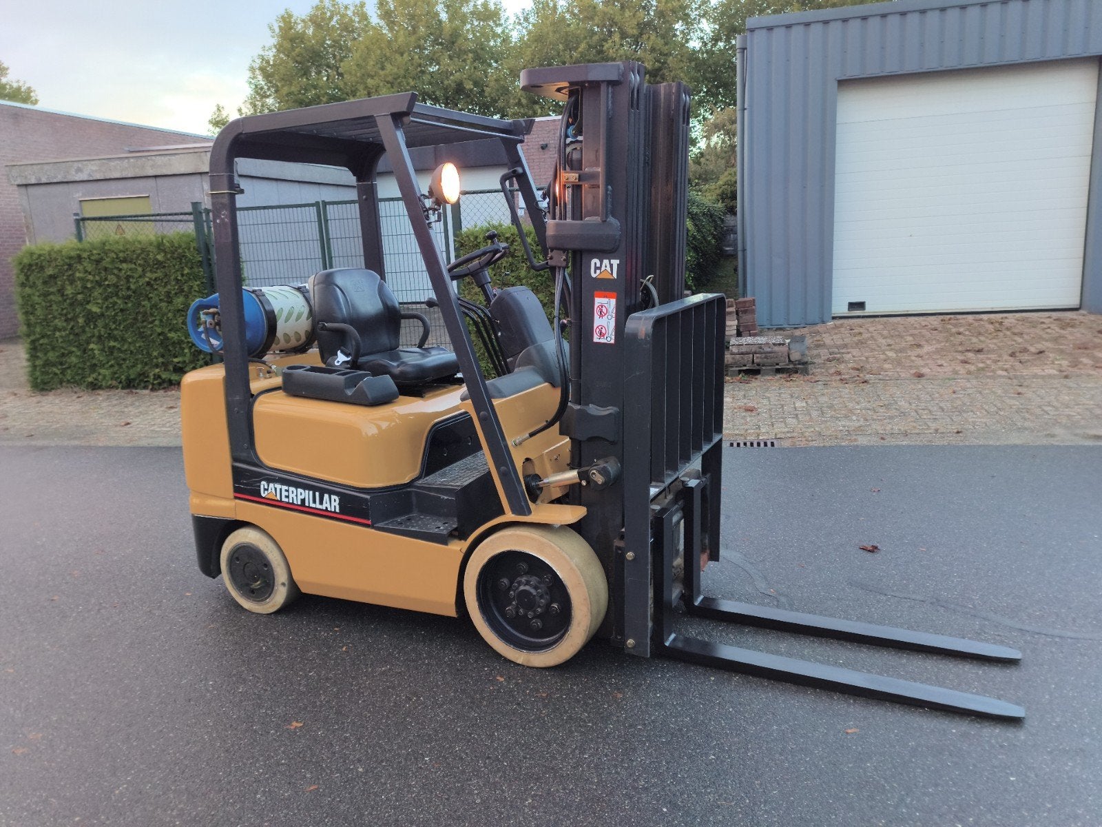 Heftruck Caterpillar 2.5 ton in nieuw staat gratis bezorging, Zakelijke goederen, 1000 tot 2000 kg, Ophalen of Verzenden, Heftruck