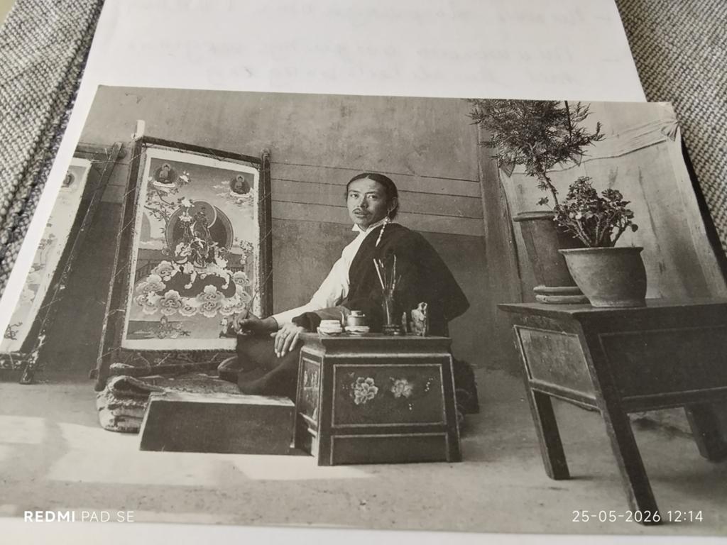 Historische FOTOANSICHT Tibetaanse kunstenaar Tsering (1937), Ophalen of Verzenden, 1920 tot 1940
