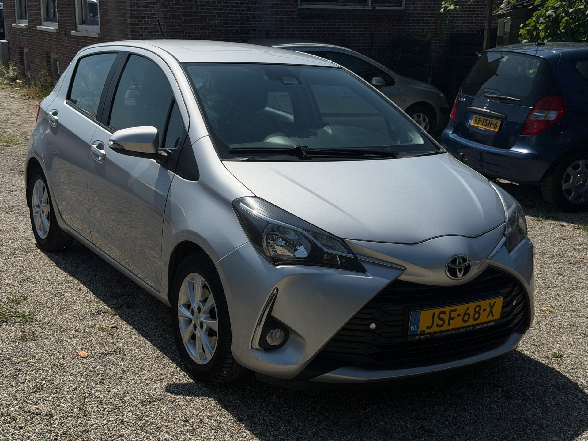 Foto 3 van Toyota Yaris 1.5 VVT-i Comfort Camera Cruise PDC StoelVerwar