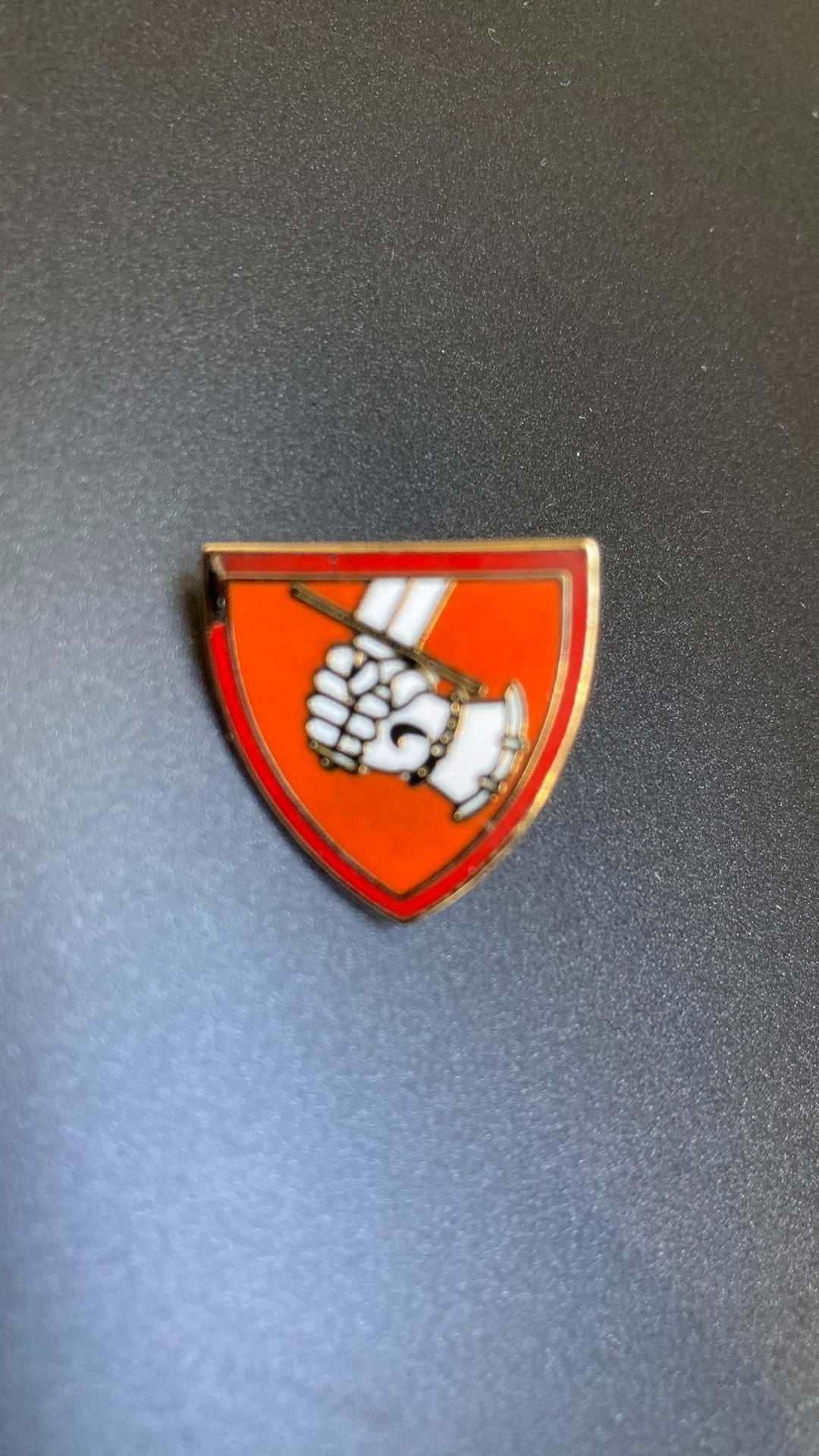 KNIL Mariniers Brigade Tankcompagnie speldje, Verzamelen, Ophalen of Verzenden, Marine, Nederland, Embleem of Badge