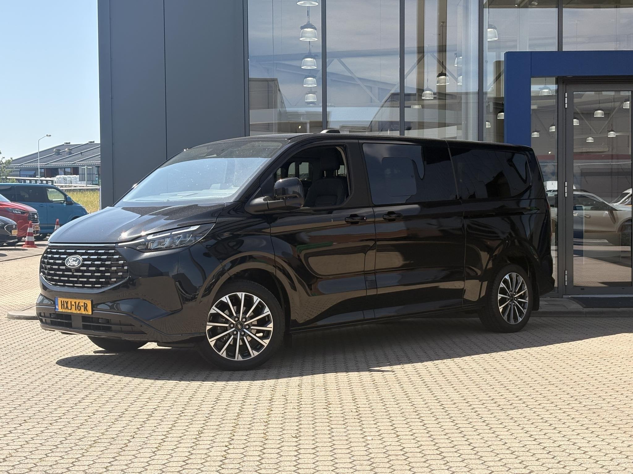 Ford Transit Custom Tourneo 340 2.5 PHEV L2H1 Titanium X 185, Auto's, 232 pk, Gebruikt, 1850 kg, Zwart