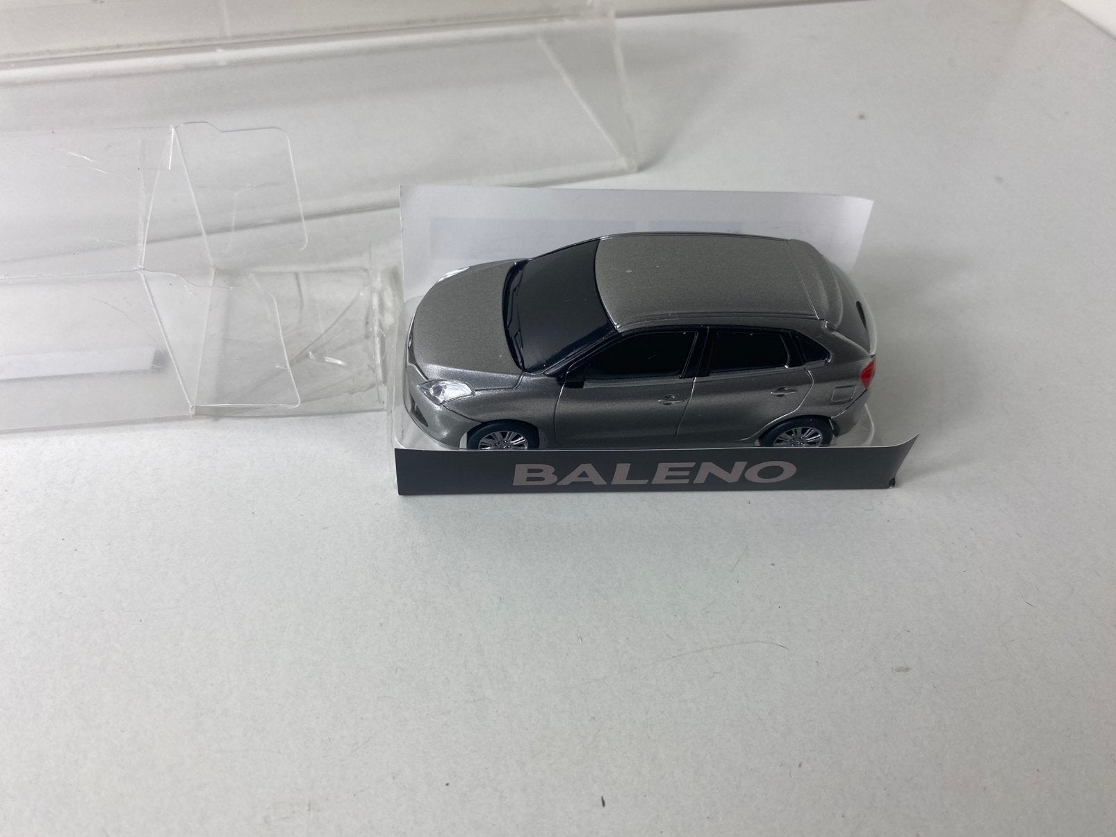 1:43 SUZUKI BALENO-official suzuki licensed-pullback motor, Ophalen of Verzenden, Nieuw, Auto, Overige merken