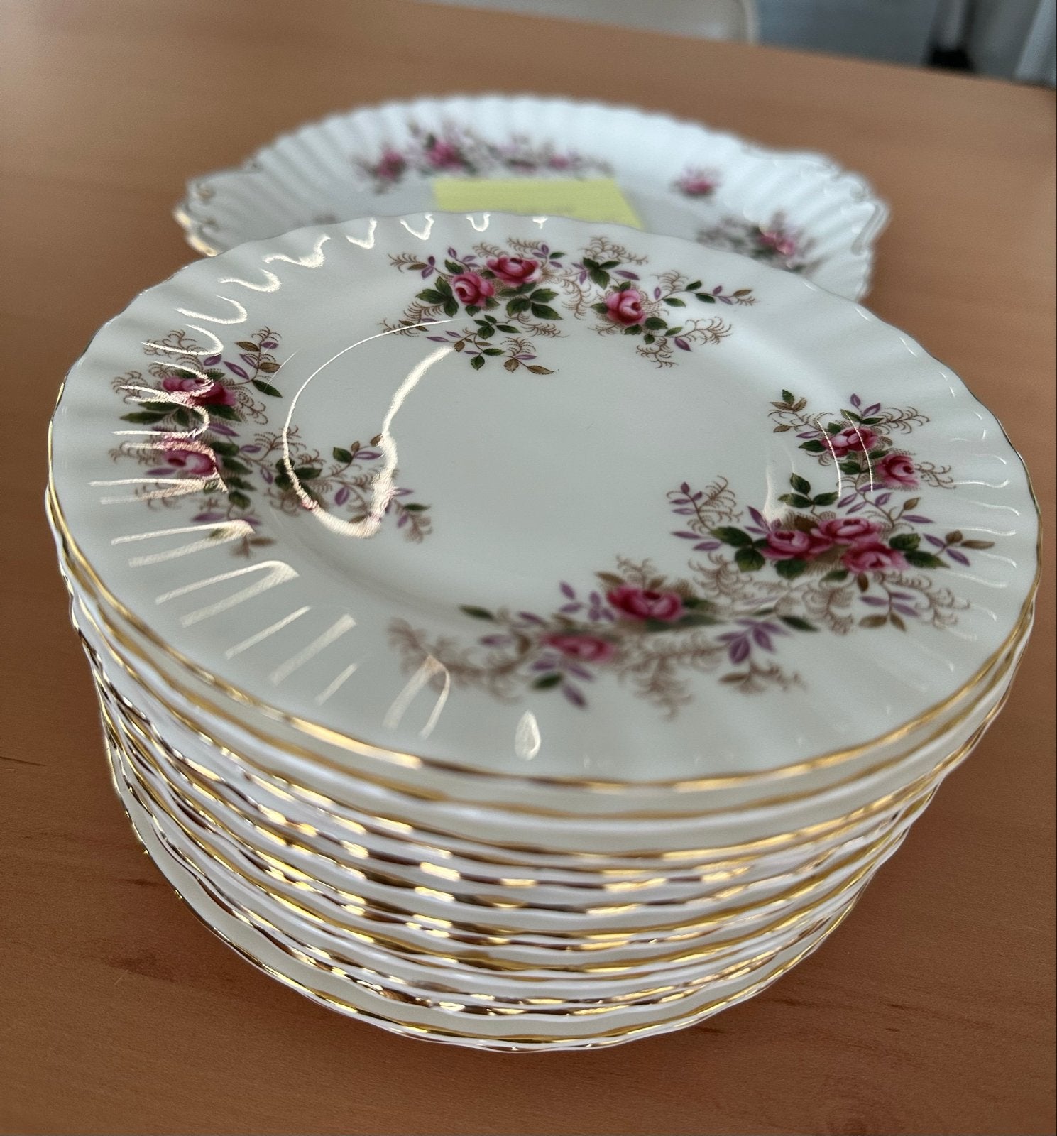 Royal Albert Lavender Rose gebak-set - 14 bordjes & schaal, Huis en Inrichting, Ophalen of Verzenden, Zo goed als nieuw, Bord(en)