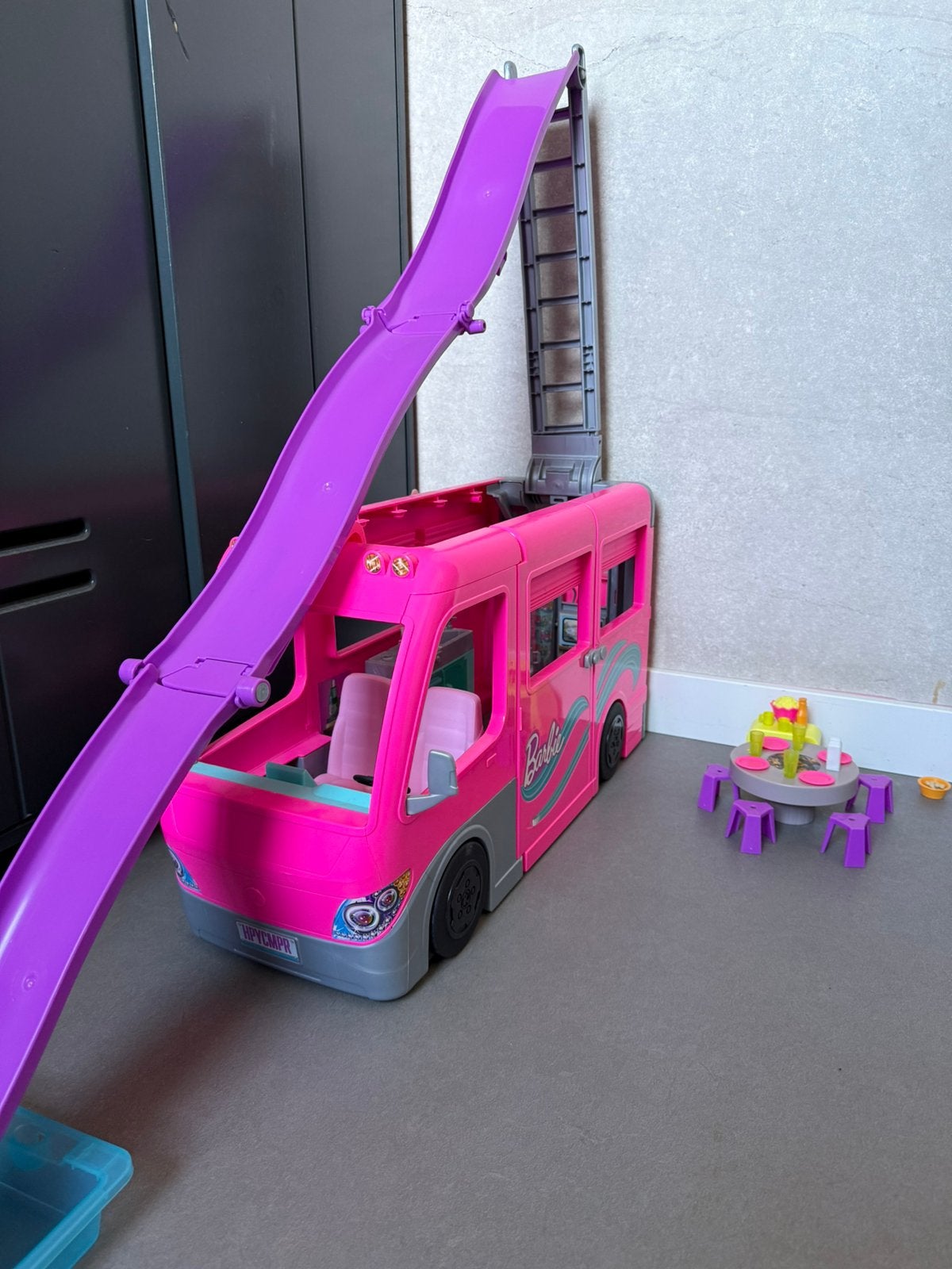 Grote Barbie droomcamper met glijbaan, Ophalen, Zo goed als nieuw