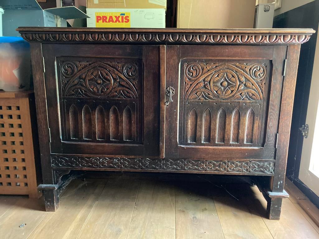 houten kastje met houtsnijwerk, Antiek en Kunst, Ophalen