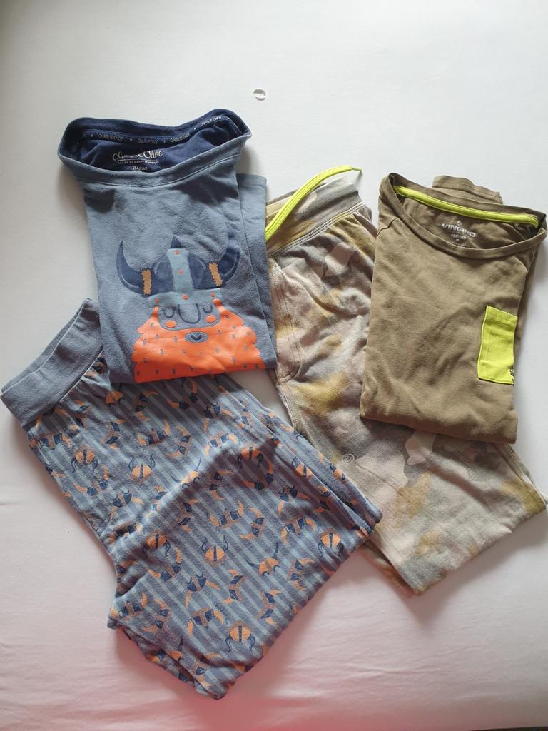 2 pyjama's  maat 134/140 jongen, Nacht- of Onderkleding, Ophalen of Verzenden, Zo goed als nieuw, Vingino