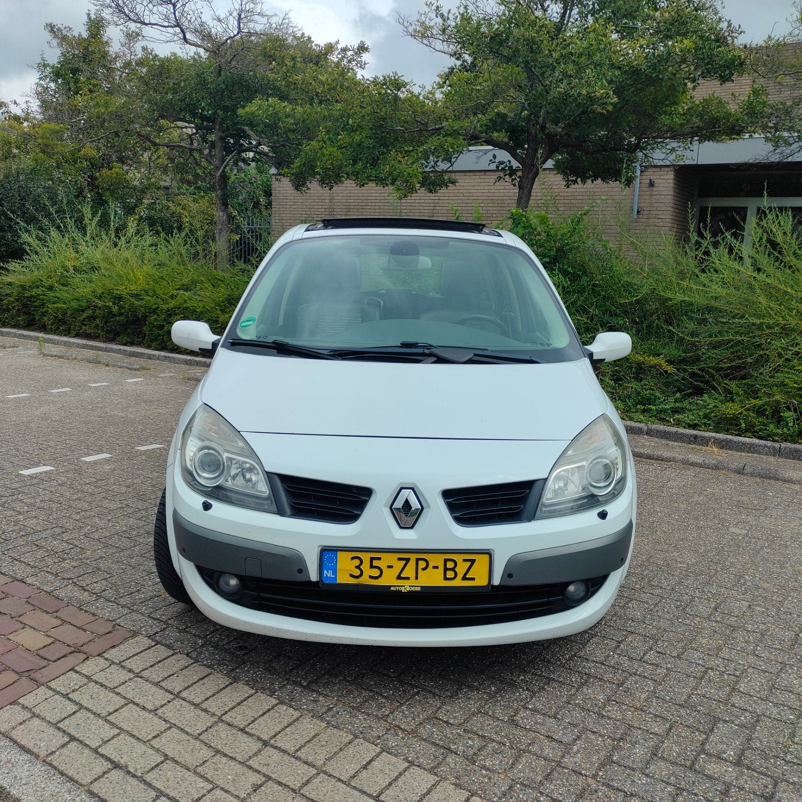 Te koop witte Renault Scénic 2.0 16V 2008, Auto's, 1998 cc, 4 cilinders, Wit, Origineel Nederlands