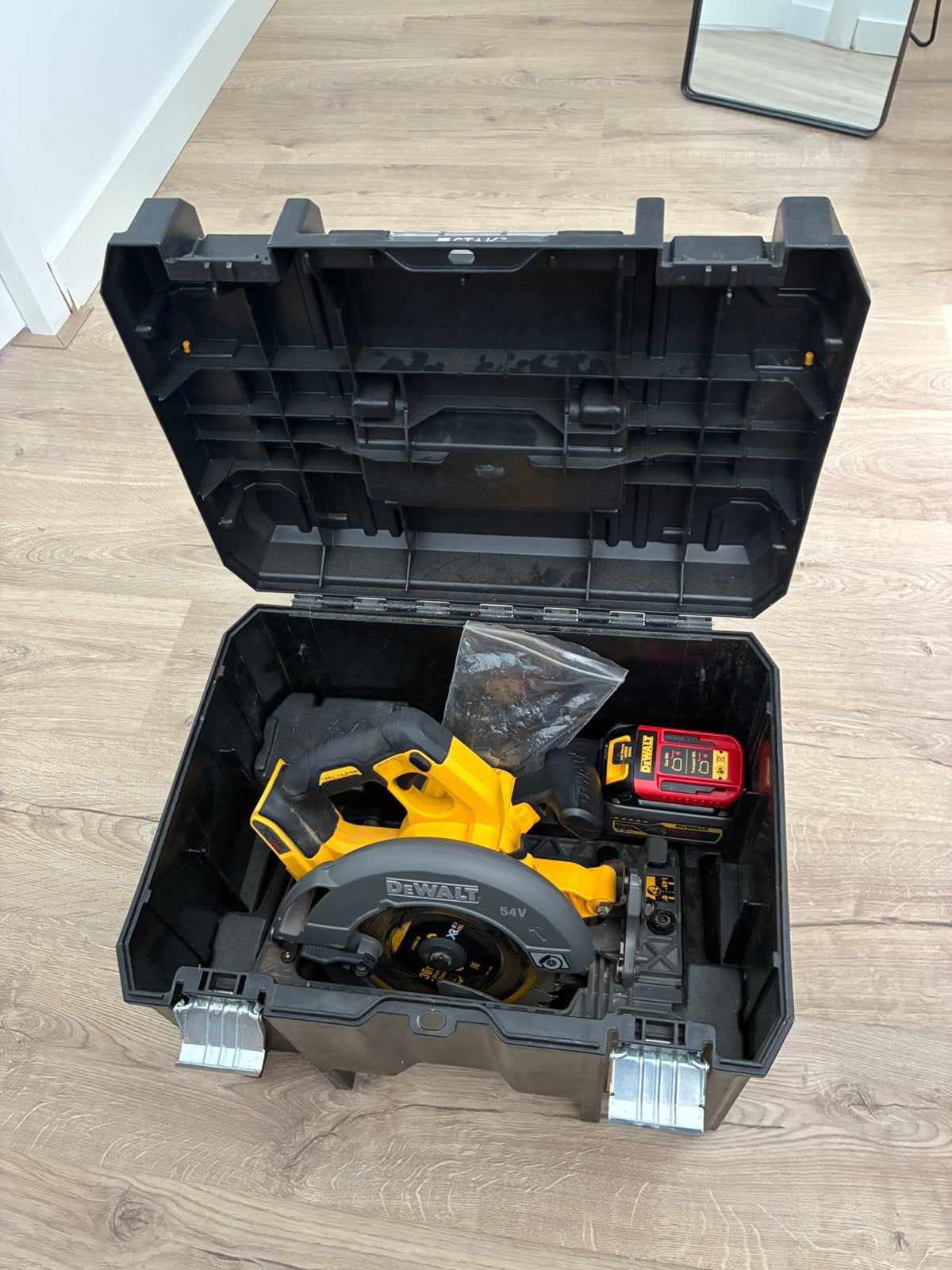 DeWalt 54volt cirkelzaag DCS576NT, Doe-het-zelf en Verbouw, Gereedschap | Zaagmachines, Cirkelzaag, Ophalen of Verzenden, Zo goed als nieuw