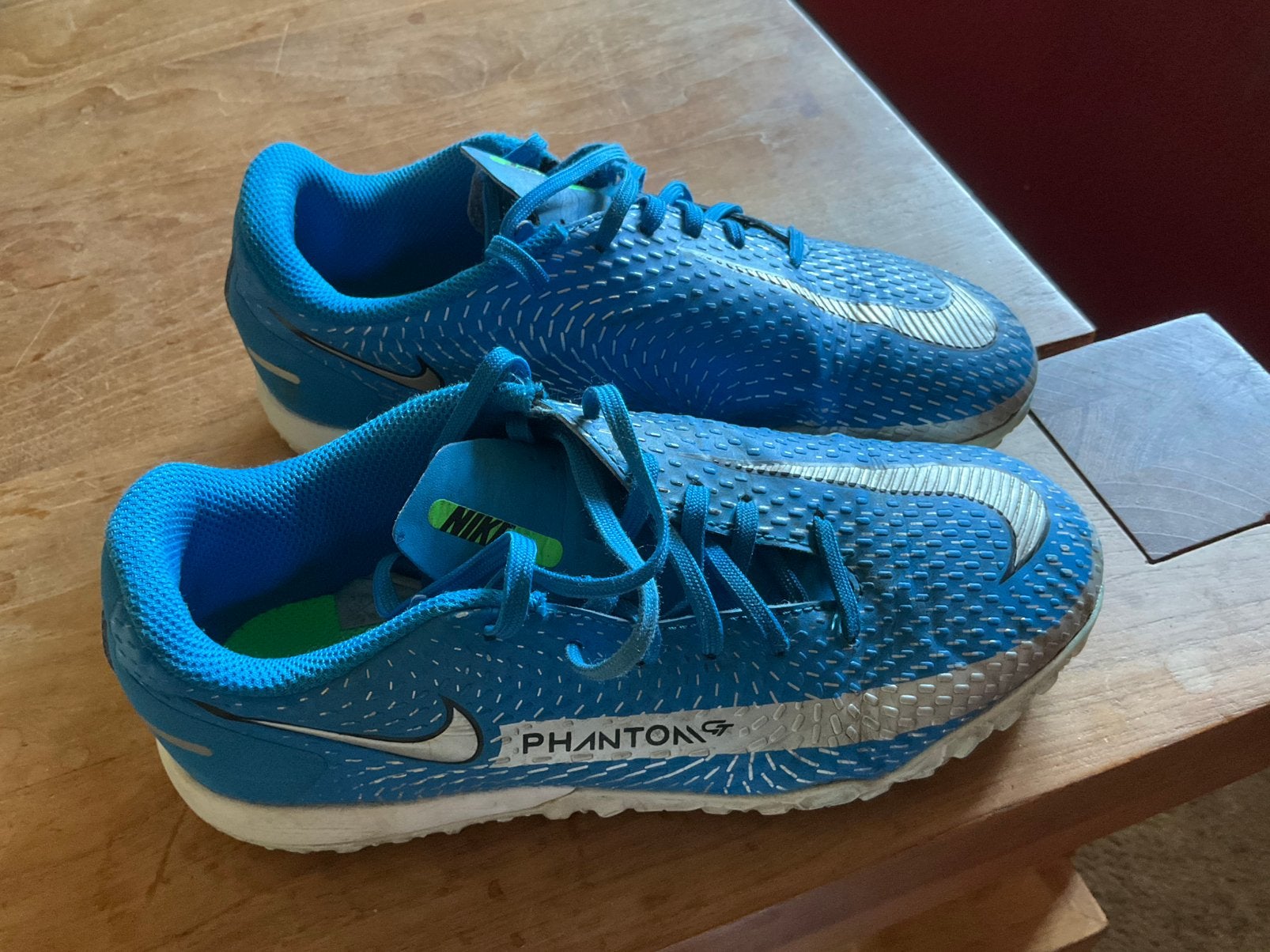 Nike Phantom voetbalschoenen maat 35, Kinderen en Baby's, Kinderkleding | Schoenen en Sokken, Ophalen of Verzenden, Zo goed als nieuw
