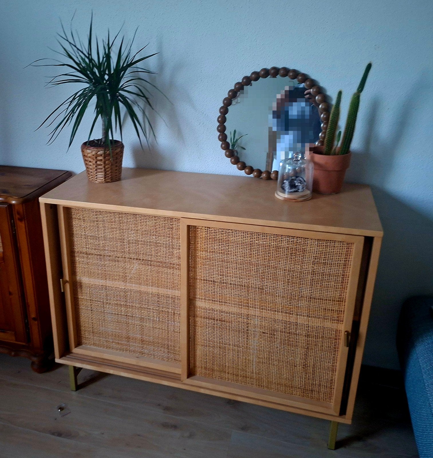 dressoir/kast met rotan/rieten schuifdeuren gouden poten, Met plank(en), Bohemian, Modern, Scandinavisch, 100 tot 150 cm, Ophalen of Verzenden