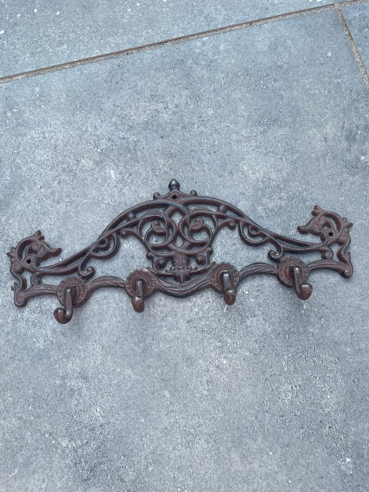 Decoratieve gietijzeren wandrek  met 4 haken, Wandkapstok, Gebruikt, Ophalen of Verzenden, Minder dan 100 cm