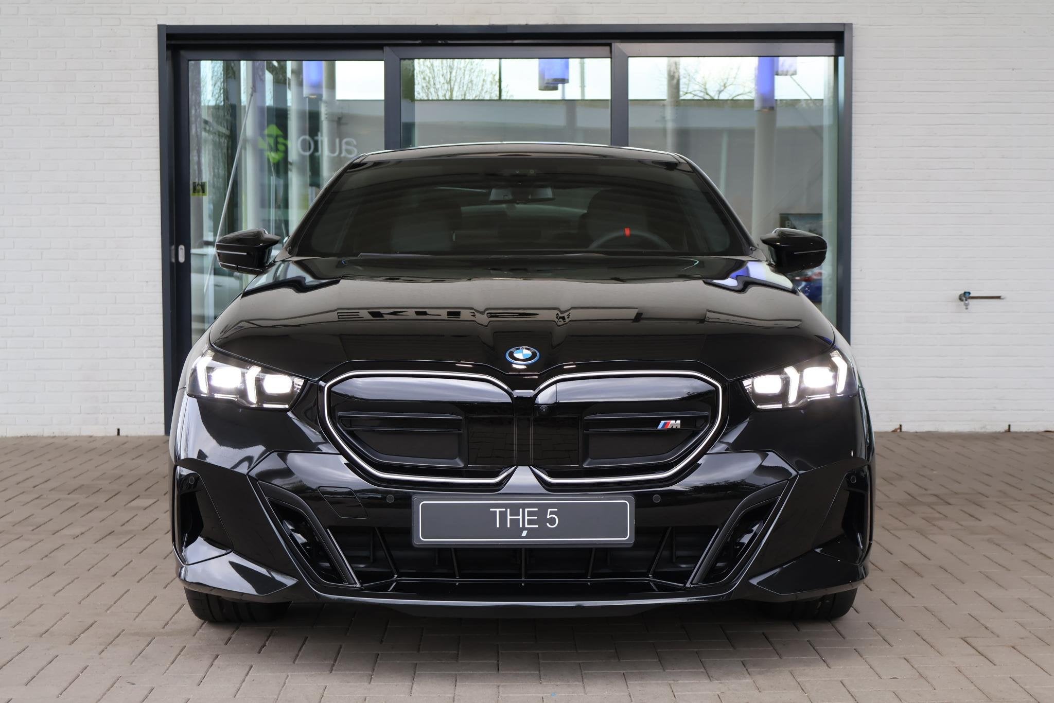 BMW i5 M60 xDrive | Driving Assistant Professional | Bowers, Auto's, BMW, Automaat, 2270 kg, Zwart, Zwart