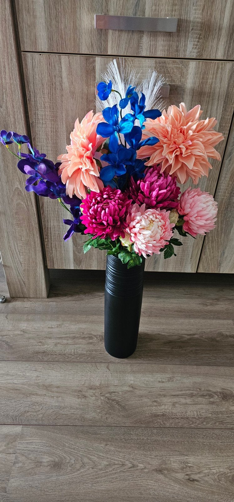 kunstbloemen, nep bloemen, bloemstuk, zwarte vaas, hoge vaas, Binnen, 75 cm, Ophalen of Verzenden, Zo goed als nieuw