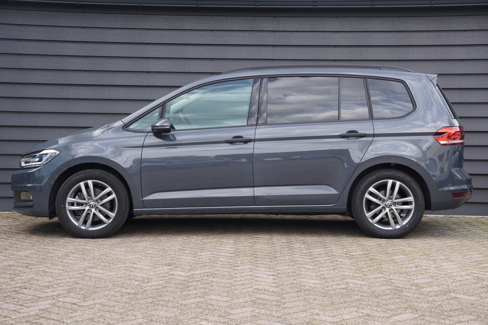 Volkswagen Touran 1.5 TSI Comfortline - VIRT. COCKPIT - 7 PE, Auto's, Zwart, 4 cilinders, 150 pk, 7 stoelen
